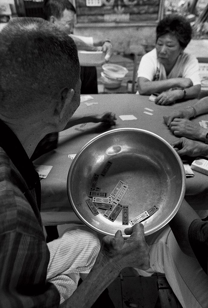 Amputated Fingers Do Not Stop This Patient from Clutching a Bowl And Going for it at the Card Table